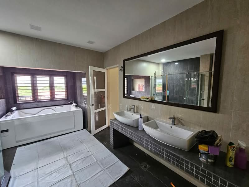 Bungalow for Sale in Alam Damai (Cheras) - Mike Na - Bathroom - PropertyGuru.com.my