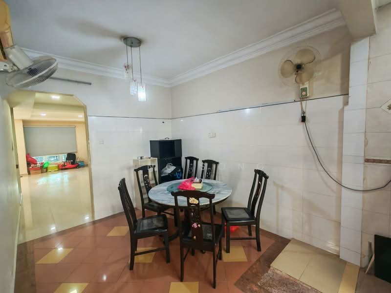 2-storey Terraced House for Sale in Taman Tanjung Minyak (Tanjong Minyak) - King Song - Dining Room - PropertyGuru.com.my