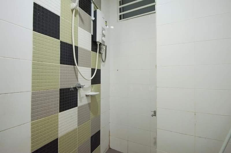 Apartment for Sale at The Pulse Condominium - Alvin Sim - Bathroom - PropertyGuru.com.my