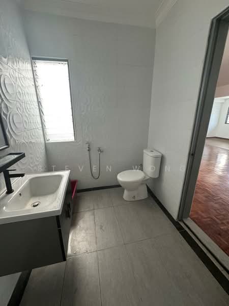 Rumah Teres 2 Tingkat untuk Dijual di Taman Desa (Kuala Lumpur) - Steven Wong - Bathroom - PropertyGuru.com.my