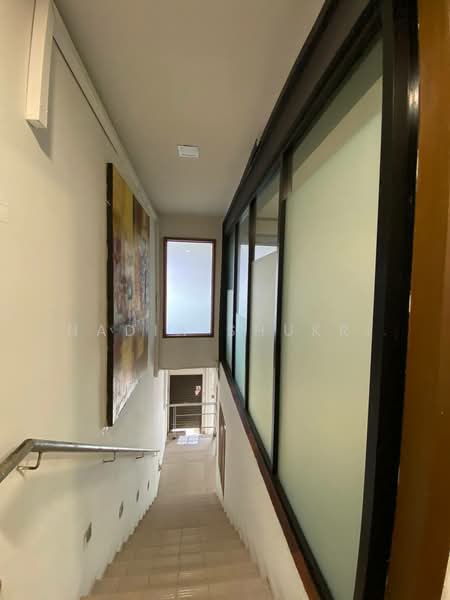 Office for Sale in Seksyen 13 (Shah Alam) - Nadia Shukri - Corridor - PropertyGuru.com.my