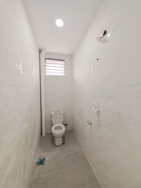 Rumah Teres 2 Tingkat untuk Dijual di Bandar Putra (Kulai) - Janice Yong - Bathroom - PropertyGuru.com.my