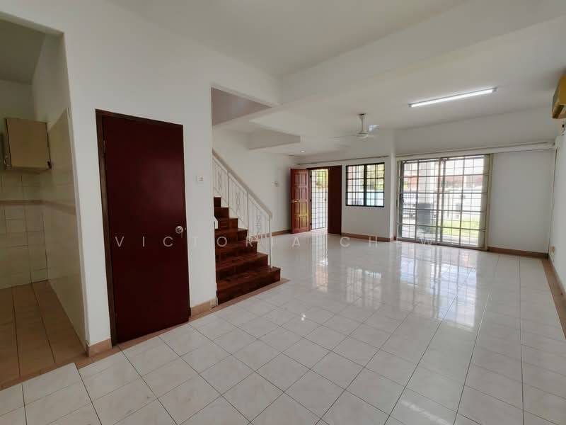 Terraced House for Rent in Kota Kemuning (Shah Alam) - Victoria Chew - Living Room - PropertyGuru.com.my