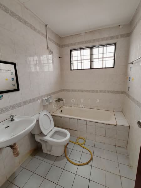 Terraced House for Rent in Kota Kemuning (Shah Alam) - Victoria Chew - Bathroom - PropertyGuru.com.my
