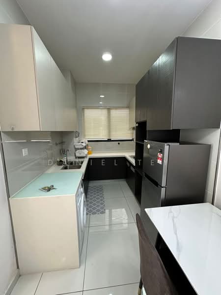 Condominium for Rent at Lovell @ Country Garden Danga Bay - Daniel Tey - Kitchen - PropertyGuru.com.my