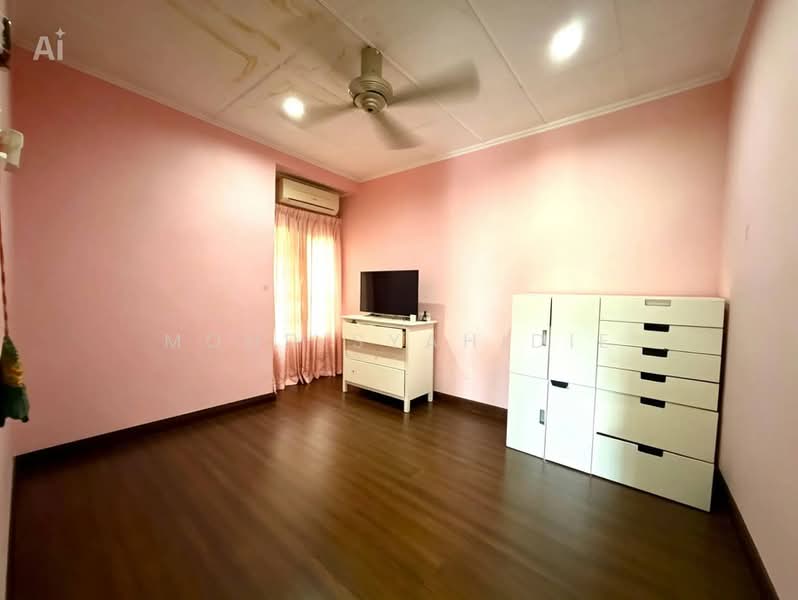 Semi-Detached House for Sale in Taman Melawati (Ulu Kelang) - Mohd Syahidie - Bedroom - PropertyGuru.com.my