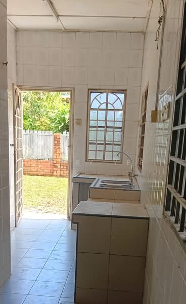 Rumah Teres 2 Tingkat untuk Disewa di Bandar Sungai Long (Selangor) - Terry Yee - Kitchen - PropertyGuru.com.my