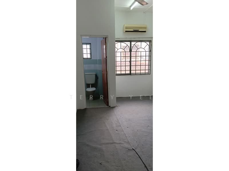 Rumah Teres 2 Tingkat untuk Disewa di Bandar Sungai Long (Selangor) - Terry Yee - Bathroom - PropertyGuru.com.my