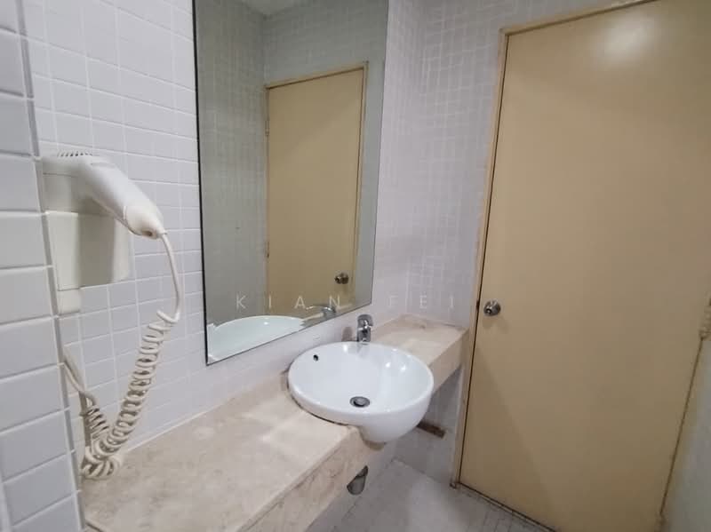 Kondominium untuk Disewa di 10 Semantan Suites - Kian Fei - Bathroom - PropertyGuru.com.my