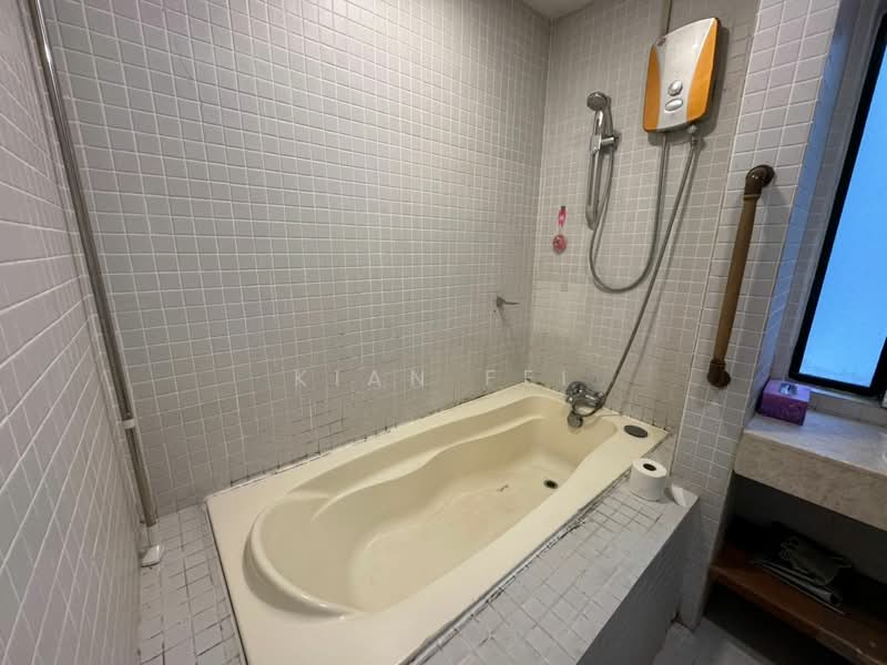 Kondominium untuk Disewa di 10 Semantan Suites - Kian Fei - Bathroom - PropertyGuru.com.my