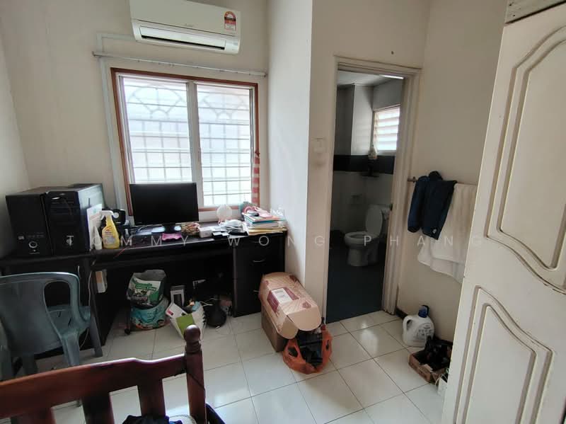 Rumah Teres 2 Tingkat untuk Dijual di Taman Putra Budiman (Balakong) - Tommy Wong Phang - Study - PropertyGuru.com.my