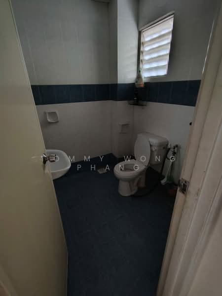 Rumah Teres 2 Tingkat untuk Dijual di Taman Putra Budiman (Balakong) - Tommy Wong Phang - Bathroom - PropertyGuru.com.my
