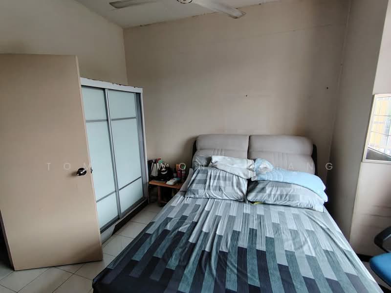 Rumah Teres 2 Tingkat untuk Dijual di Taman Putra Budiman (Balakong) - Tommy Wong Phang - Bedroom - PropertyGuru.com.my