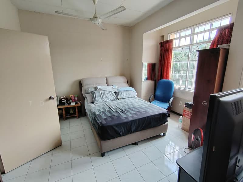 Rumah Teres 2 Tingkat untuk Dijual di Taman Putra Budiman (Balakong) - Tommy Wong Phang - Bedroom - PropertyGuru.com.my