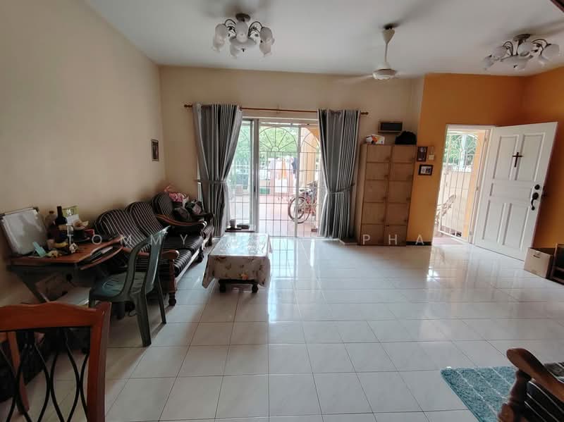 Rumah Teres 2 Tingkat untuk Dijual di Taman Putra Budiman (Balakong) - Tommy Wong Phang - Living Room - PropertyGuru.com.my