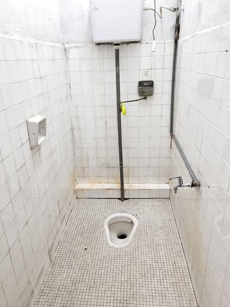 Factory for Rent in Taman Johor Jaya (Johor Bahru) - Soh Chai Seng - Bathroom - PropertyGuru.com.my