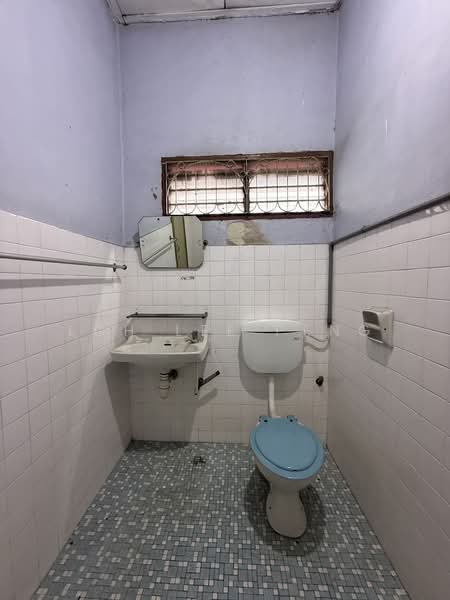 2-storey Terraced House for Sale in Taman Pelangi (Johor Bahru) - Loh Lee Peng - Bathroom - PropertyGuru.com.my