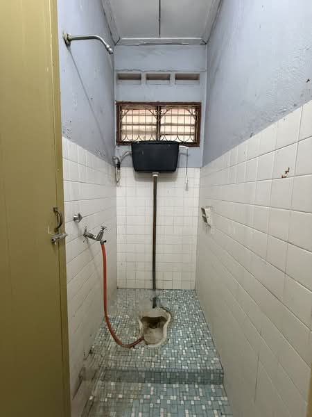 2-storey Terraced House for Sale in Taman Pelangi (Johor Bahru) - Loh Lee Peng - Bathroom - PropertyGuru.com.my