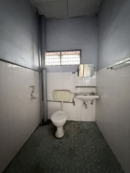 2-storey Terraced House for Sale in Taman Pelangi (Johor Bahru) - Loh Lee Peng - Bathroom - PropertyGuru.com.my