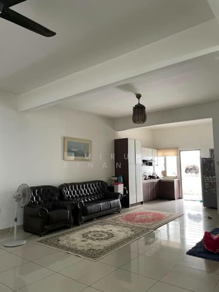 Rumah Teres untuk Dijual di Aman Putri (Sungai Buloh) - Amirun Kinanah - Living Room - PropertyGuru.com.my