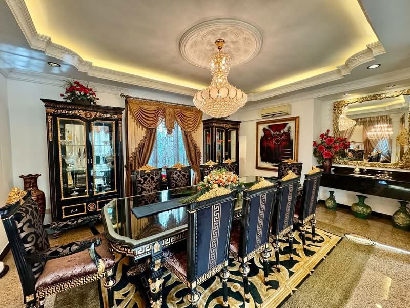 Rumah Banglo untuk Dijual di Seksyen 8 (Shah Alam) - Nurain . - Dining Room - PropertyGuru.com.my