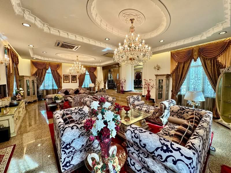 Rumah Banglo untuk Dijual di Seksyen 8 (Shah Alam) - Nurain . - Living Room - PropertyGuru.com.my