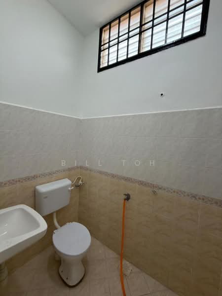1.5-storey Terraced House for Sale in Taman Pulai Utama (Skudai) - Bill Toh - Bathroom - PropertyGuru.com.my