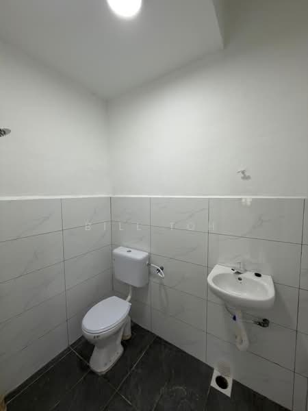 1.5-storey Terraced House for Sale in Taman Pulai Utama (Skudai) - Bill Toh - Bathroom - PropertyGuru.com.my