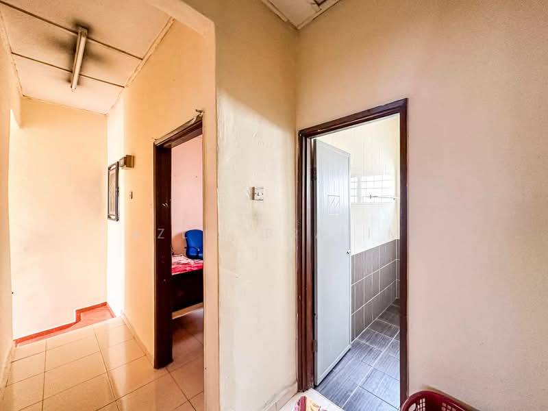 Rumah Teres 2 Tingkat untuk Dijual di Bandar Rinching Seksyen 4 (Semenyih) - Azli Ibrahim - Corridor - PropertyGuru.com.my