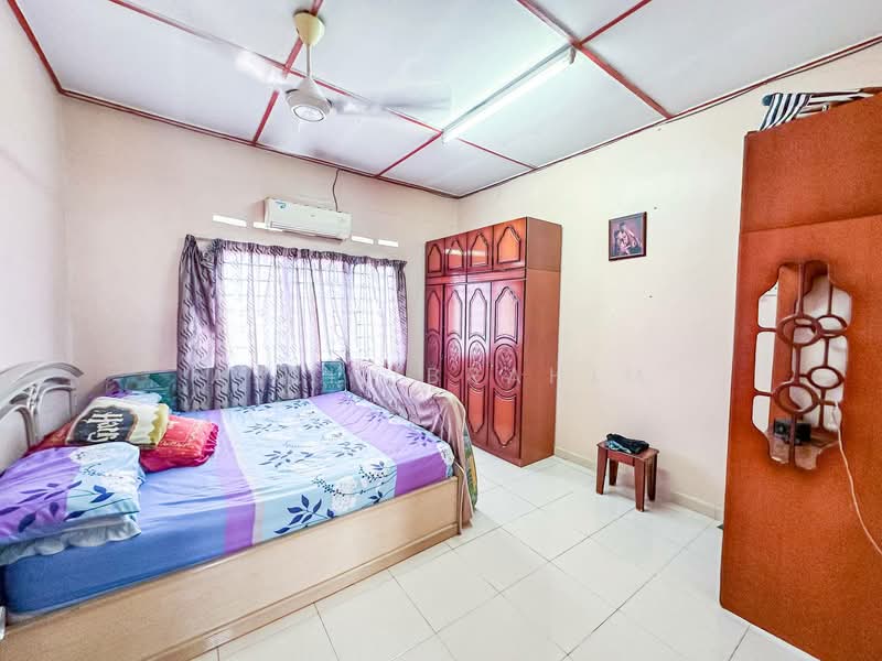 Rumah Teres 2 Tingkat untuk Dijual di Bandar Rinching Seksyen 4 (Semenyih) - Azli Ibrahim - Bedroom - PropertyGuru.com.my