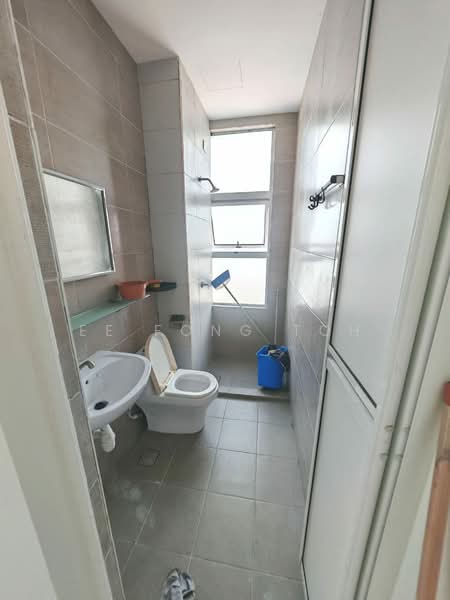 Servis Apartment untuk Dijual di D'carlton (Residensi Seri Mega) - Ee Fong Toh - Bathroom - PropertyGuru.com.my