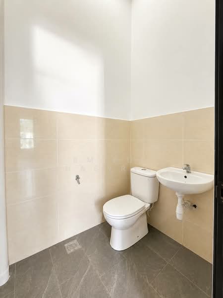 Semi-Detached House for Sale in Klang (Selangor) - Amirul Nasyriq - Bathroom - PropertyGuru.com.my