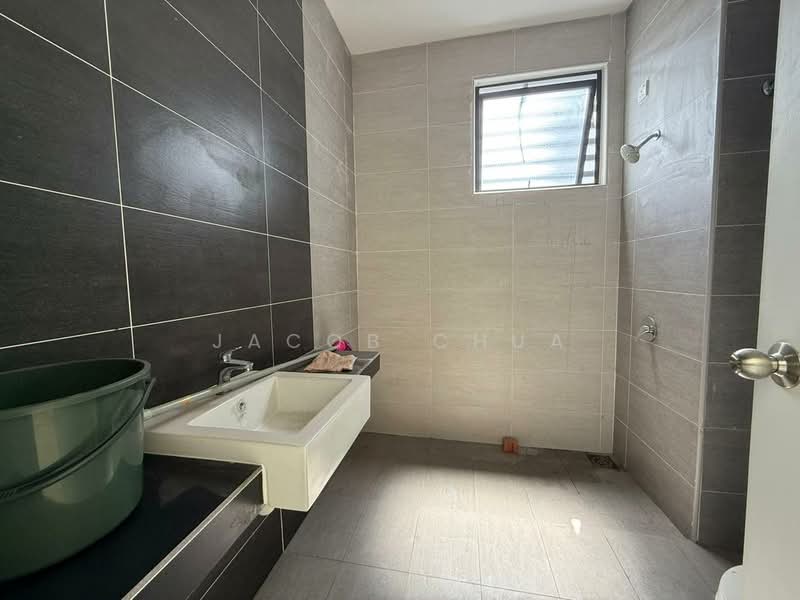 2-storey Terraced House for Sale in Taman Sutera Utama (Skudai) - Jacob Chua - Bathroom - PropertyGuru.com.my