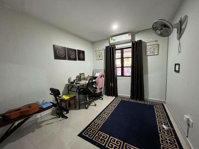 Rumah Teres 2 Tingkat untuk Dijual di Seksyen 27 (Shah Alam) - Nurain . - Study - PropertyGuru.com.my