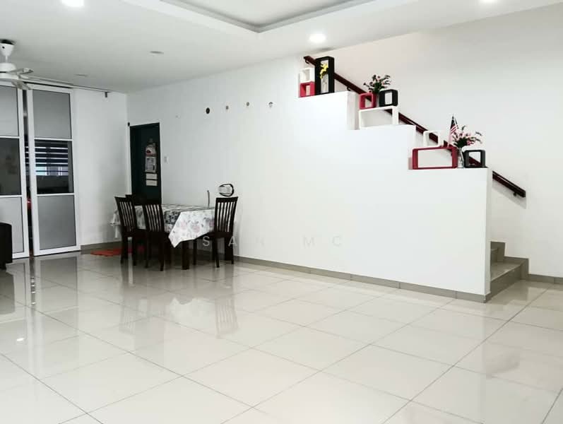 Rumah Teres 2 Tingkat untuk Disewa di Taman Bangi Villa (Bangi) - San MC - Living Room - PropertyGuru.com.my