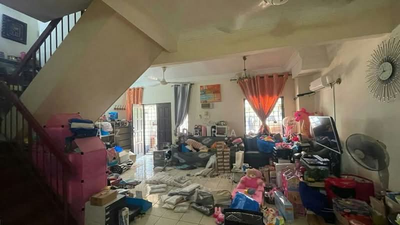 Rumah Teres 2 Tingkat untuk Dijual di Taman Lestari Putra (Seri Kembangan) - Azli Ibrahim - Living Room - PropertyGuru.com.my