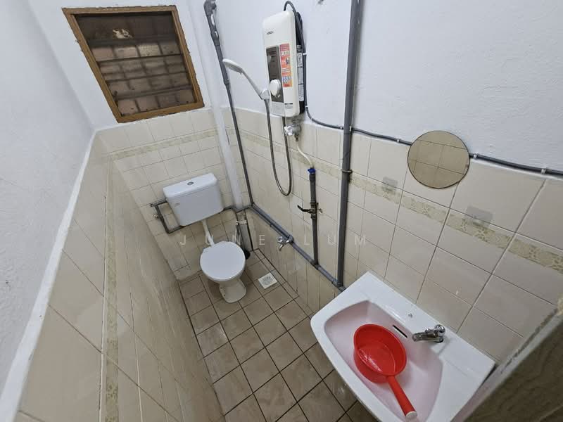 Flat for Sale at Taman Sri Kuching - June Lum - Bathroom - PropertyGuru.com.my