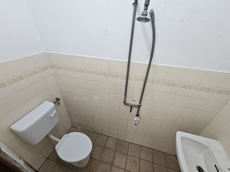 Flat for Sale at Taman Sri Kuching - June Lum - Master Bathroom - PropertyGuru.com.my