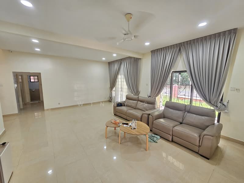 Rumah Teres 2 Tingkat untuk Dijual di Bukit Jelutong (Shah Alam) - Winny Su - Living Room - PropertyGuru.com.my
