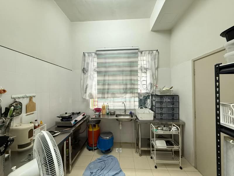 Rumah Teres 2 Tingkat untuk Dijual di Taman Dato' Chellam (Ulu Tiram) - Ee Fong Toh - Kitchen - PropertyGuru.com.my