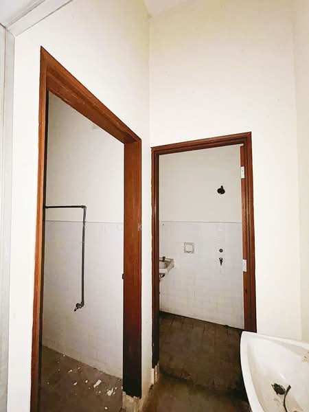 Kedai untuk Disewa di Taman Daya (Johor Bahru) - Nick Low - Bathroom - PropertyGuru.com.my