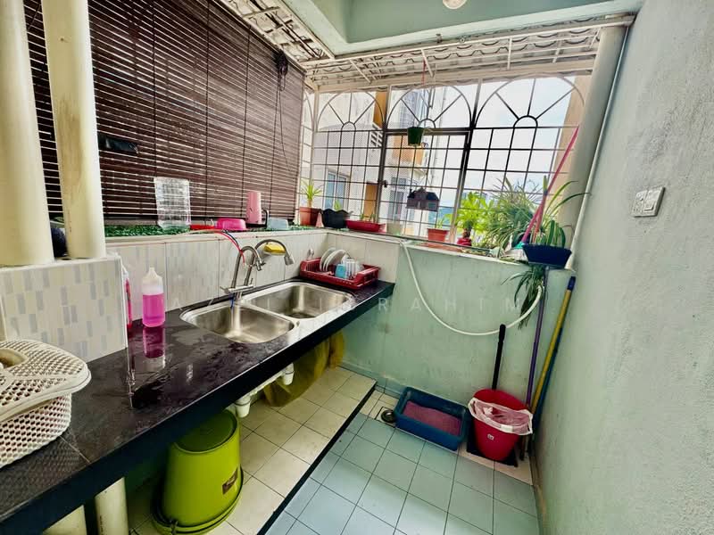 Apartment for Sale at Pangsapuri Mawar Sari - Azli Ibrahim - Kitchen - PropertyGuru.com.my