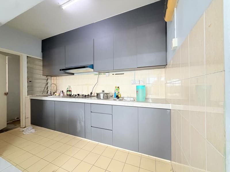 Pangsapuri untuk Dijual di Pangsapuri Suria Subang - Nurain . - Kitchen - PropertyGuru.com.my