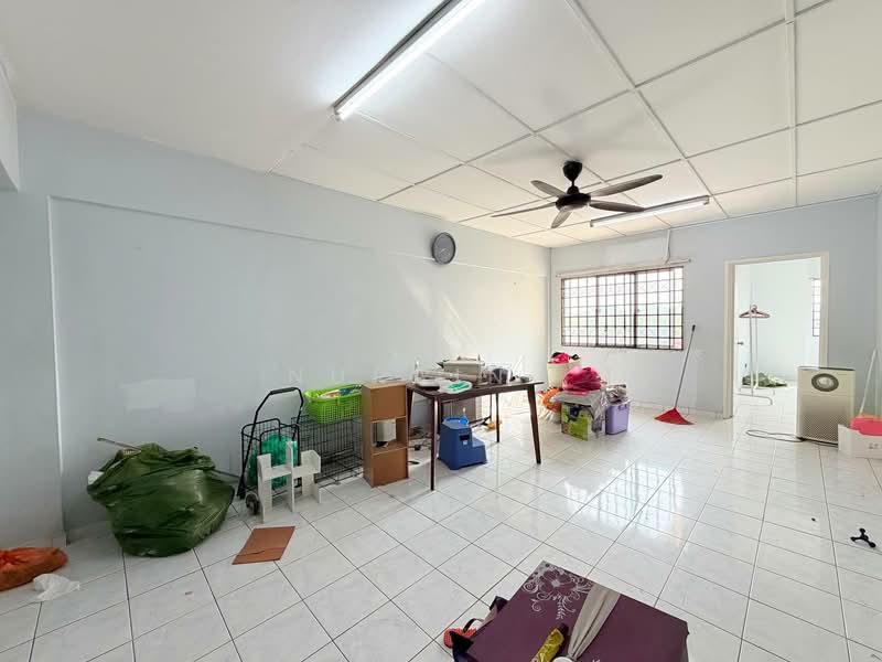 Pangsapuri untuk Dijual di Pangsapuri Suria Subang - Nurain . - Living Room - PropertyGuru.com.my