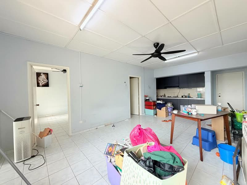 Pangsapuri untuk Dijual di Pangsapuri Suria Subang - Nurain . - Living Room - PropertyGuru.com.my