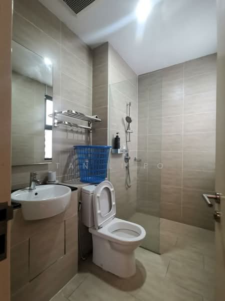 Rumah Teres 3 Tingkat untuk Disewa di Taman Tasik Damai (Sungai Besi) - Tan Li Po - Bathroom - PropertyGuru.com.my