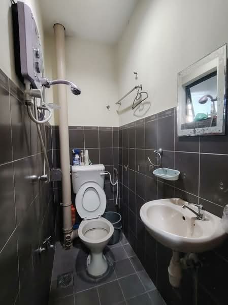 Rumah Bandar untuk Dijual di Taman Setapak Indah (Setapak) - Tom Yip - Bathroom - PropertyGuru.com.my