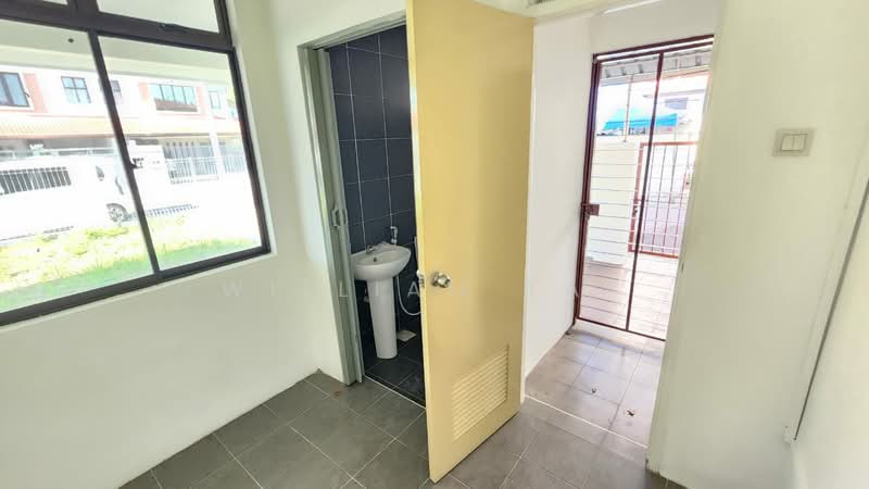 Rumah Teres 2 Tingkat untuk Dijual di Taman Laguna (Johor Bahru) - William Tay - Bathroom - PropertyGuru.com.my