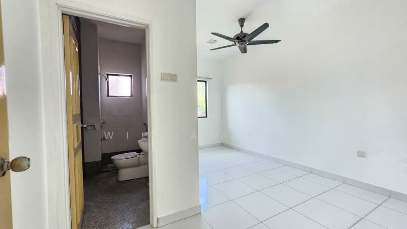 Rumah Teres 2 Tingkat untuk Dijual di Taman Laguna (Johor Bahru) - William Tay - Bathroom - PropertyGuru.com.my