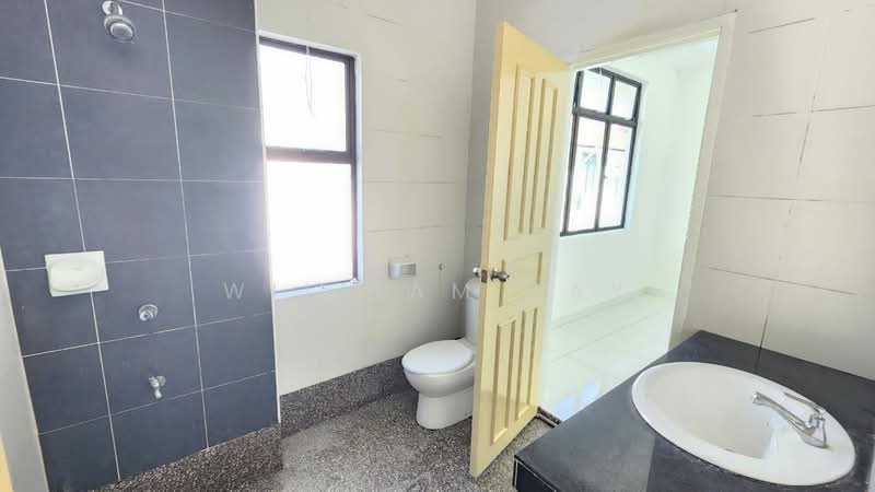 Rumah Teres 2 Tingkat untuk Dijual di Taman Laguna (Johor Bahru) - William Tay - Bathroom - PropertyGuru.com.my